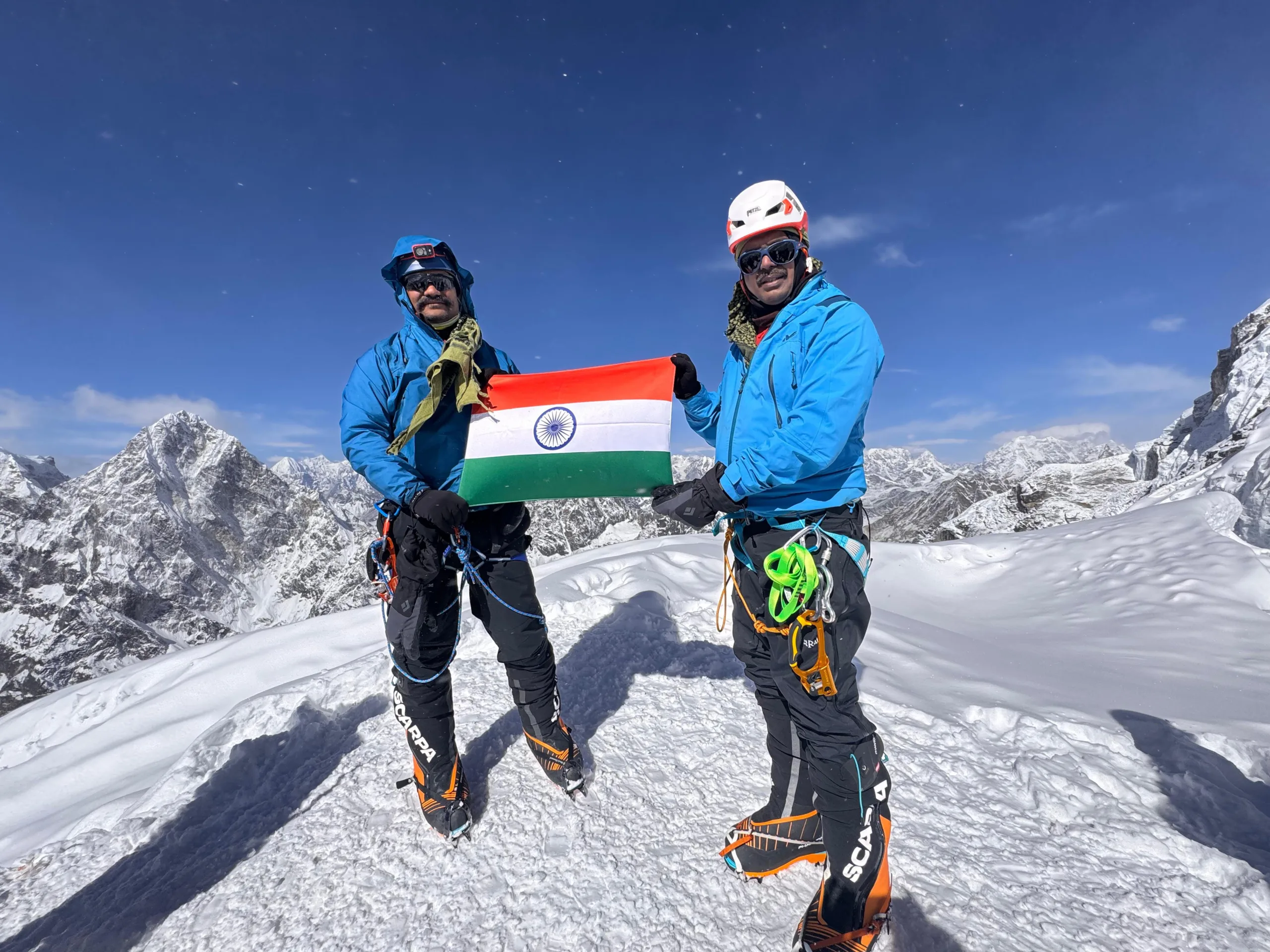 Joint National Mountaineering Team scales Mt. Everest