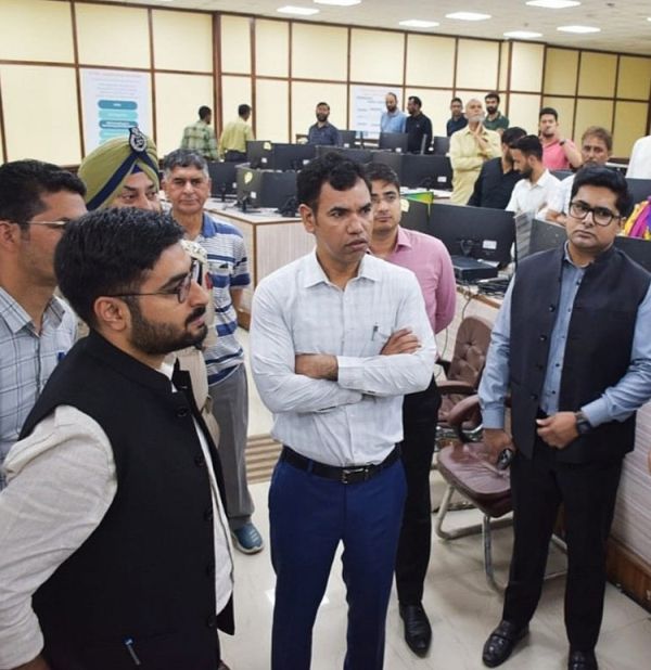 Div Com visits ICCC, HMT; directs operationalization of Command Centre
