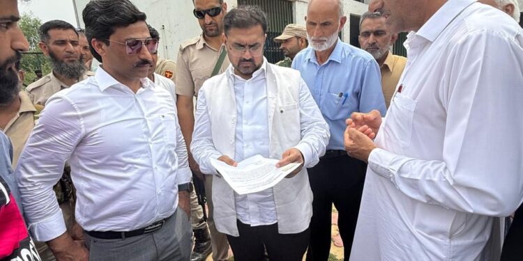 Satish Sharma tours Lal Chowk Constituency