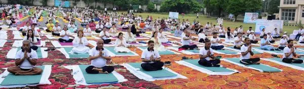 Satish Sharma attends 11th International Day of Yoga celebration in Jammu