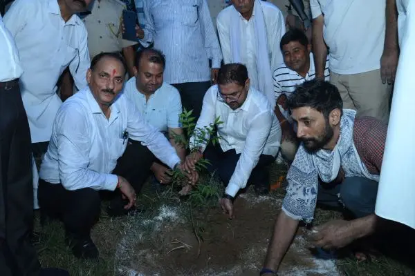 Satish Sharma launches plantation drive in Hiranagar