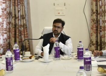 Satish Sharma visits Baltal, reviews arrangements for essential commodities, transport for SANJY-2025