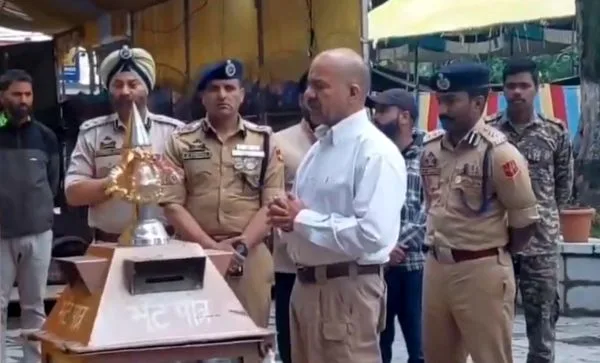 CS, DGP visit Mata Kheer Bhawani temple in Ganderbal ahead of festival
