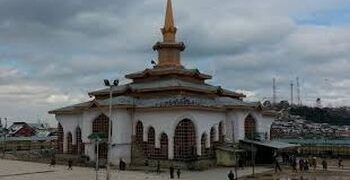 Charar-e-Sharief’s Sufi tradition remains strong amidst lingering scars of 1995 siege, inferno