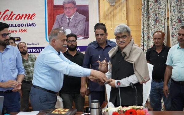 Chief Secretary reviews development scenario of Bandipora district