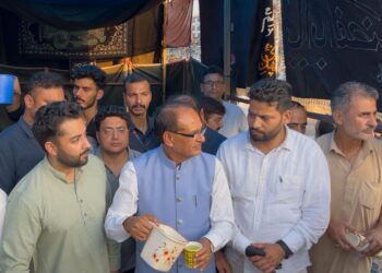 Chouhan serves water to Muharram procession at Lal Chowk