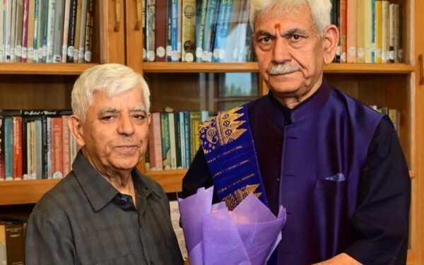 Former Chairman, Board of Governors, NIT, President J&K JDU call on LG