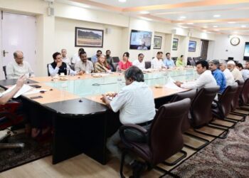 Houseboat Association, Dal dwellers call on CM Omar Abdullah; flag long-pending issues