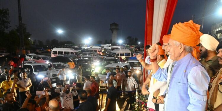 LG Sinha flags off the first batch of pilgrims of Shri Amarnath Ji Yatra