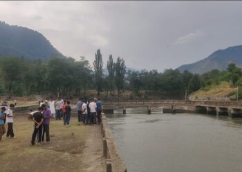 Minor boy drowns to death, two missing after slipping into canal in Baramulla