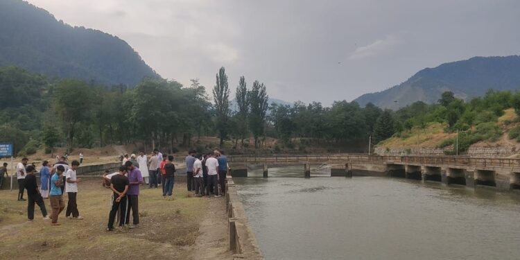 Minor boy drowns to death, two missing after slipping into canal in Baramulla