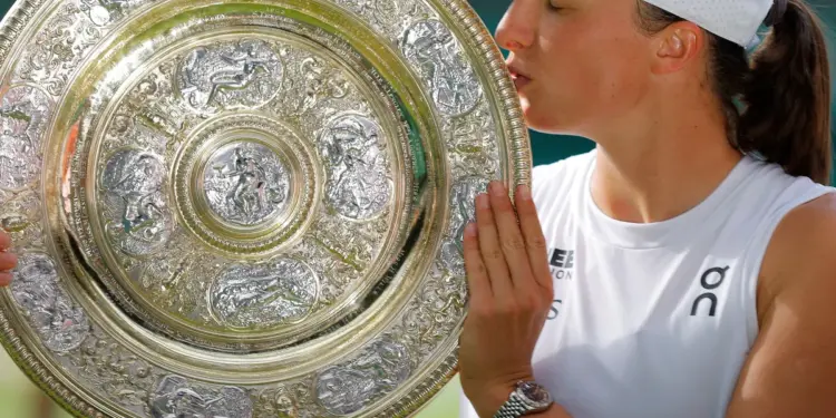 Iga Swiatek wins Wimbledon after a difficult year that included a doping case and a title drought