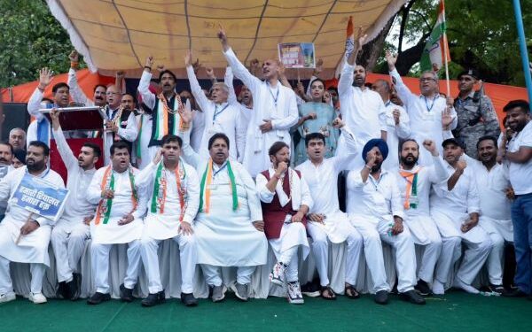 J&K Cong holds protest at Jantar Mantar demanding restoration of full statehood
