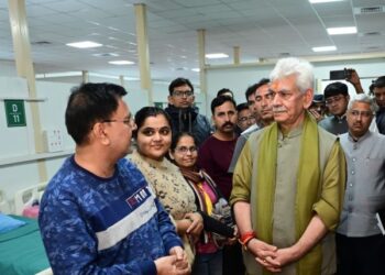 LG inaugurates Yatri Niwas for Amarnath pilgrims near Srinagar