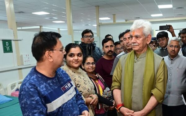 LG inaugurates Yatri Niwas for Amarnath pilgrims near Srinagar