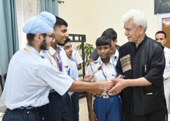 LG meets CWSN of Jammu Sanskriti School