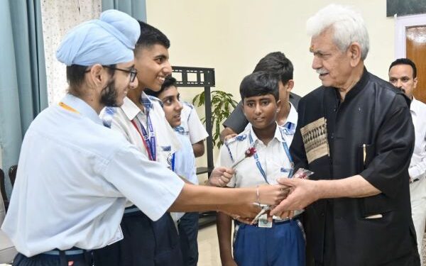 LG meets CWSN of Jammu Sanskriti School