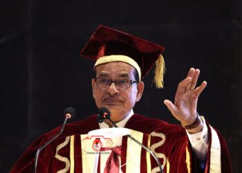 Union Agri minister urges ‘everyone to come and see Kashmir’