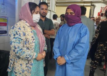 Health Minister conducts midnight inspection of JVC Hospital Bemina