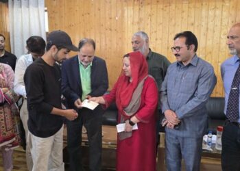Sakeena Itoo distributes relief cheques worth Rs 13 lakh among fire victims in Baramulla