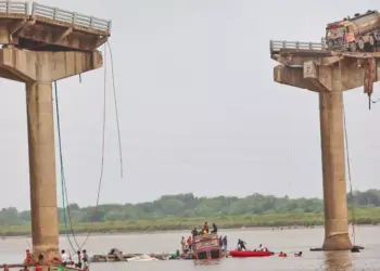 Vadodara bridge collapse: Death toll rises to 16; search on for missing persons