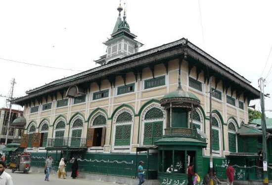 Burglars strike at shrine of Dastgir Sahab in Khanyar, steal cash