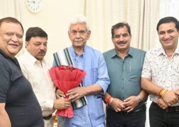 Traders’ delegation meets LG; demands more counters for registration of Amarnath pilgrims