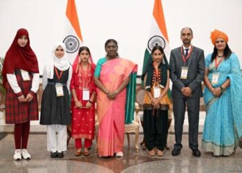 J&K students celebrate Raksha Bandhan with President of India at Rashtrapati Bhavan