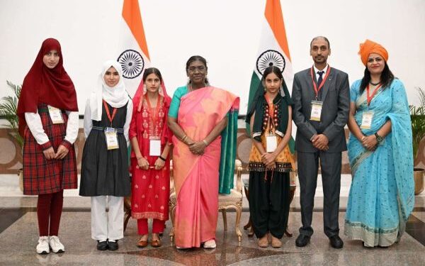 J&K students celebrate Raksha Bandhan with President of India at Rashtrapati Bhavan