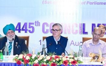 CM Abdullah interacts with ICAI members at its 445th Council Meeting in Pahalgam