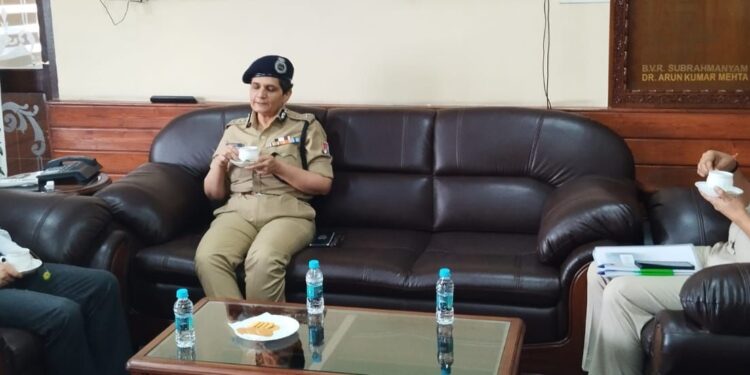 DG, RPF meets Chief Secretary to discuss railway safety in J&K