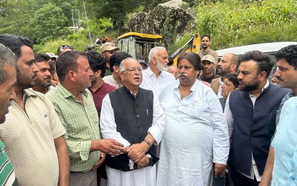 PCC Chief leads Congress leaders’ team to Chasoti-Paddar, interacts with people