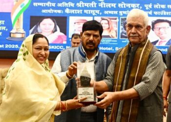 LG felicitates Awardees of International Buddha Peace and Bharat Ratna Dr. Bhim Rao Ambedkar Awards at Srinagar