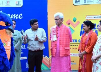 LG meets Khelo India Water Sports Festival Mascot