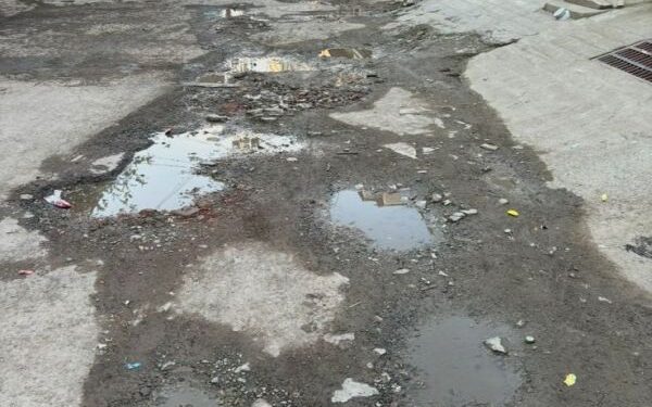Narparistan Fateh Kadal road in disrepair, residents demand immediate intervention