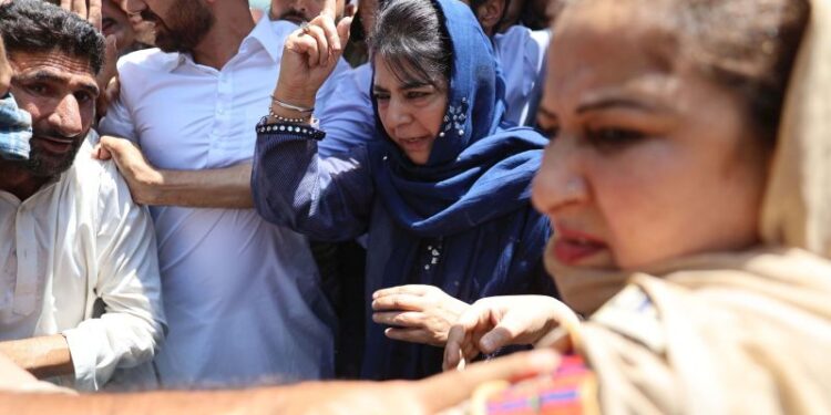 Mufti asks CM to take all-party delegation to visit jails housing Kashmiri prisoners