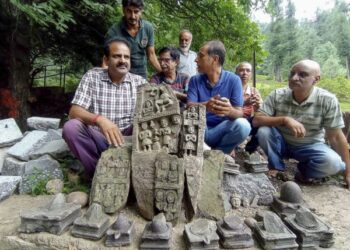 Ancient Hindu idols recovered during excavation in Anantnag district
