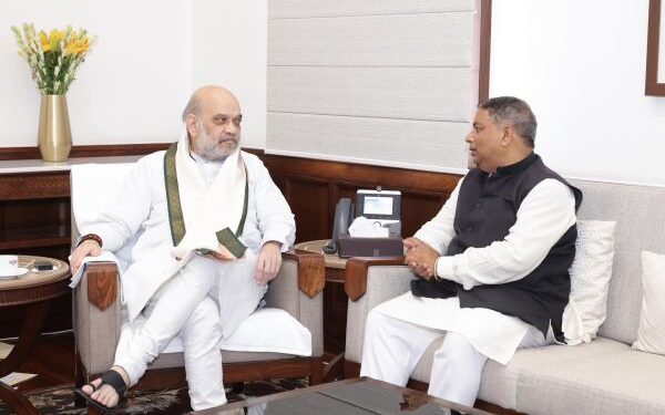 Sat Sharma meets HM Amit Shah, discusses J&K Affairs