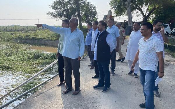 Satish Sharma visits flood-hit areas of Khour sub-division