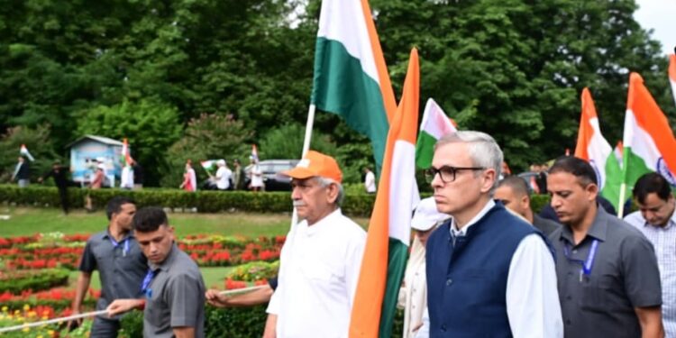 LG flags off Tiranga Yatra from Dal Lake in Srinagar, CM joins walkathon