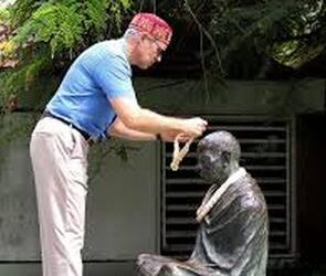Omar Abdullah pays tributes to Mahatma Gandhi at Sabarmati Ashram