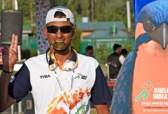 PM showers praise on local hero Mohsin Ali who set Dal Lake ablaze during KIWSF