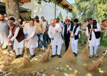 BJP launches Swachhta Abhiyan at Hazrat Rakun Din Shrine