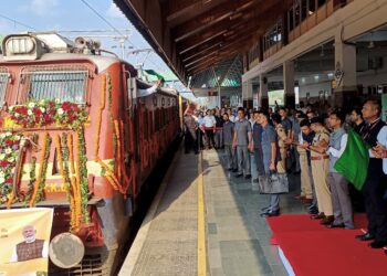 LG flags off first dedicated Parcel Train from Budgam to Adarsh Nagar Delhi