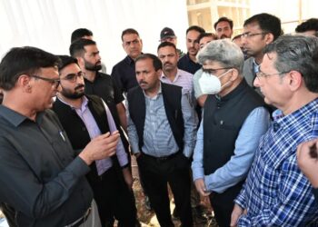 CS assesses progress on transit accommodation for Kashmiri Migrant employees at Zewan