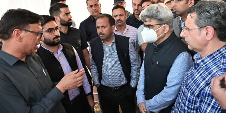 CS assesses progress on transit accommodation for Kashmiri Migrant employees at Zewan