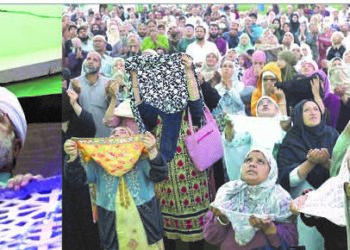 Thousands throng Hazratbal, other shrines on Friday following Eid-e-Milad (SAW)