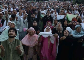 Devotees pray as the Holy Relic of Prophet Muhammad (SAW) is displayed for public viewing at Dargah Hazratbal…
