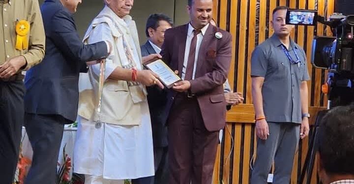 Civil Society Lam congratulates Khurshid Ah Bhat on receiving Best Teacher Award