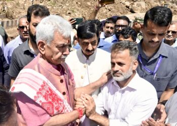 LG Manoj Sinha visits Udhampur, inspects National Highway restoration works